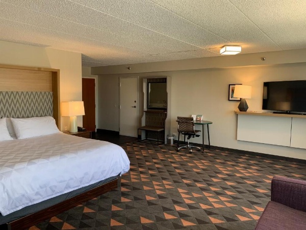 Holiday Inn Chicago Northwest/Crystal Lake/Convention Center image 11