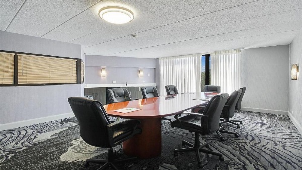 Holiday Inn Chicago Northwest/Crystal Lake/Convention Center image 16