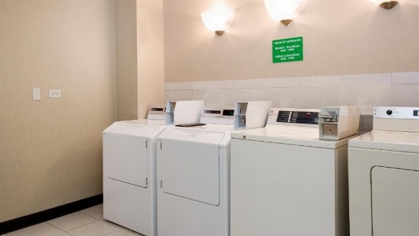 Holiday Inn Chicago Northwest/Crystal Lake/Convention Center image 19