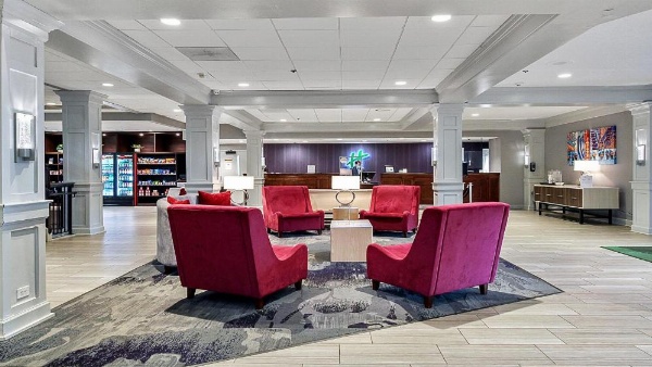 Holiday Inn Chicago Northwest/Crystal Lake/Convention Center image 9